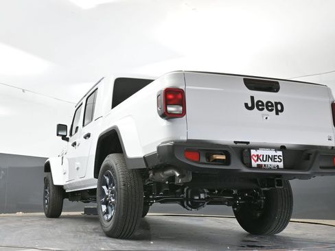 New 2026 Jeep Gladiator Sport AWD/4WD image 43