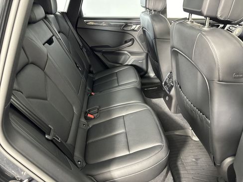 Certified 2025 Porsche Macan image 27