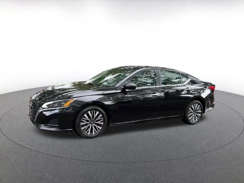 Used 2025 Nissan Altima 2.5 SV image 8