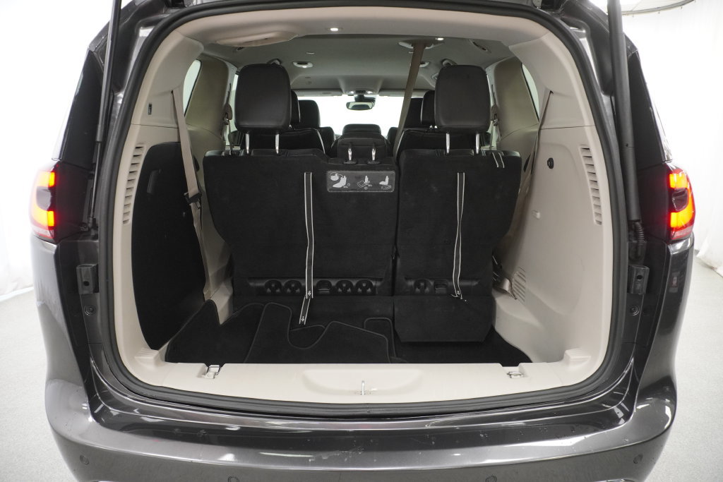 Certified 2021 Chrysler Pacifica Touring-L FWD image 36