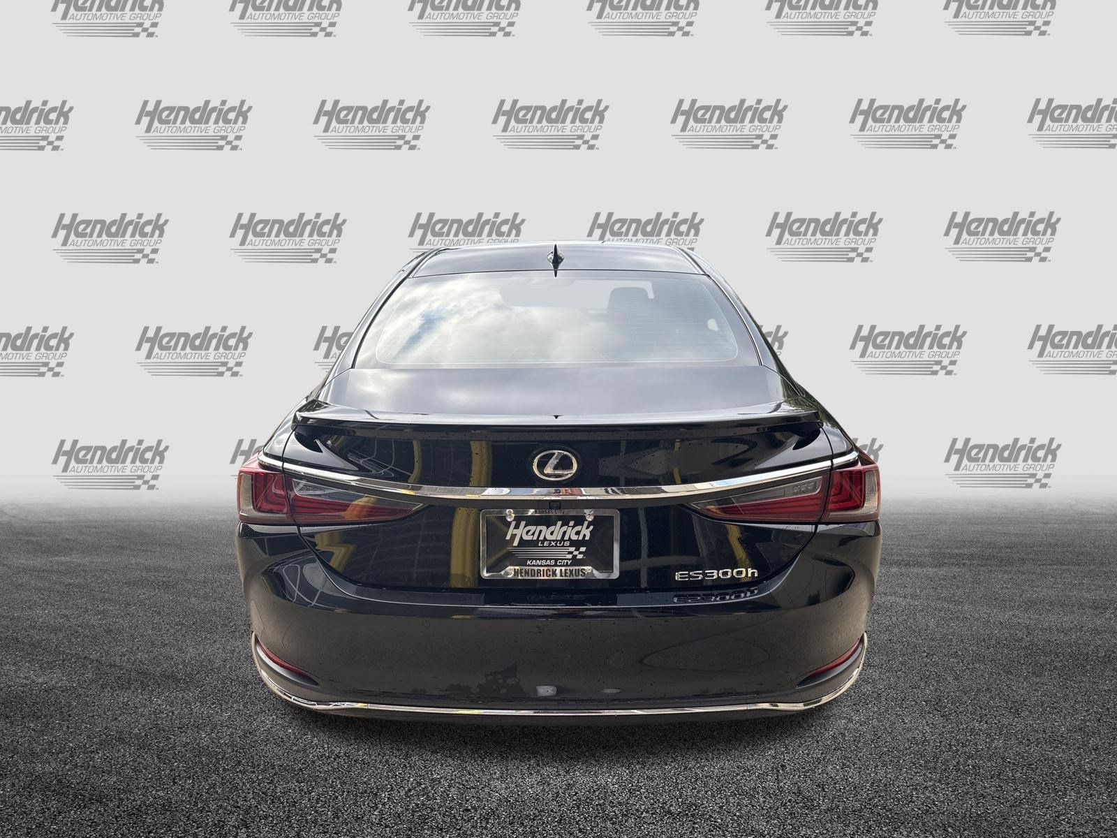Used 2025 Lexus ES 300h w/ Luxury Package FWD image 9