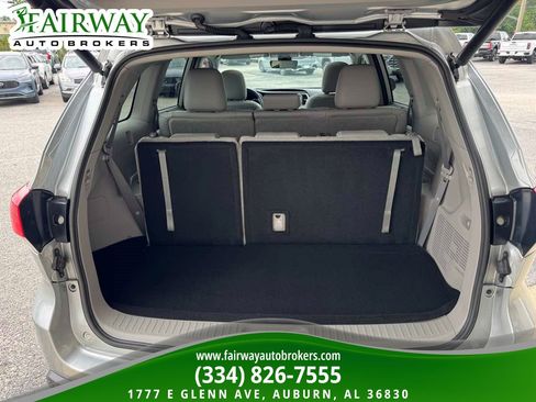 Used 2019 Toyota Highlander XLE FWD image 29