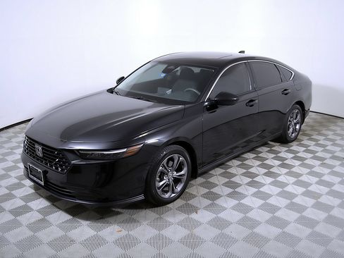 Used 2023 Honda Accord EX image 4