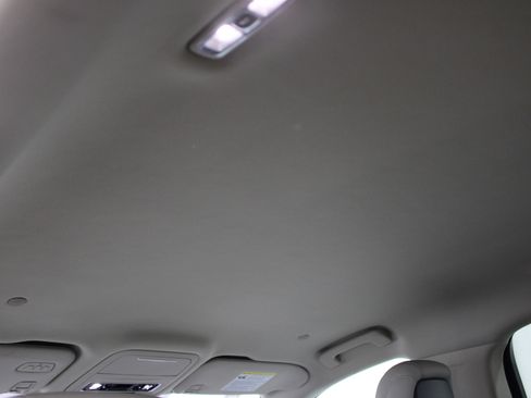 Used 2025 Lincoln Nautilus Premier AWD/4WD image 21
