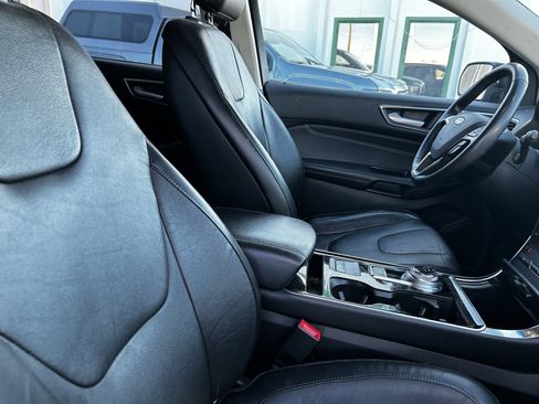 Used 2019 Ford Edge Titanium image 12