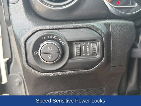 Used 2022 Jeep Gladiator Sport AWD/4WD image 15