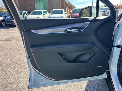 New 2026 Cadillac XT5 Luxury image 10