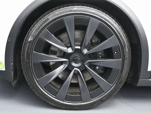 Used 2023 Tesla Model X image 2