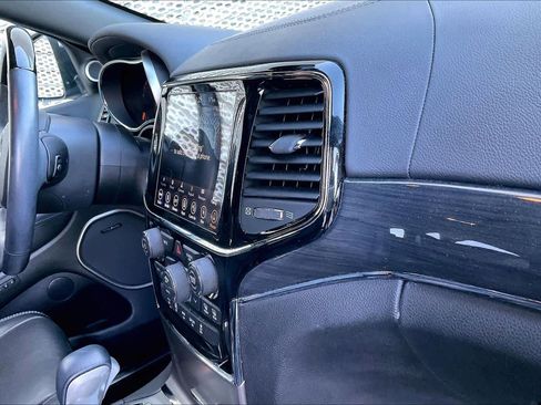 Used 2019 Jeep Grand Cherokee Overland image 16