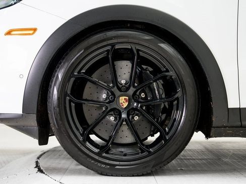 Used 2024 Porsche Cayenne Turbo GT image 30