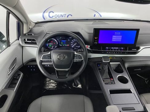 Used 2025 Toyota Sienna XLE w/ XLE Plus Package image 20