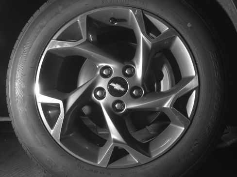 Used 2025 Chevrolet Trax LT w/ LT Convenience Package FWD image 13