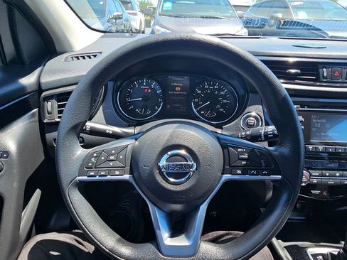 Used 2017 Nissan Rogue Sport SV FWD image 17