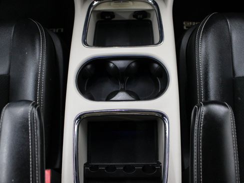 Used 2016 Dodge Grand Caravan SXT FWD image 28