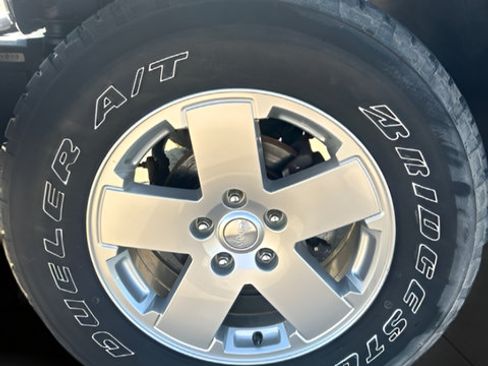 Used 2011 Jeep Wrangler Unlimited Sahara AWD/4WD image 21