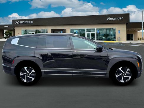 New 2026 Hyundai Ioniq 9 SE image 9