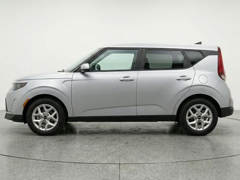 Used 2025 Kia Soul LX w/ LX Technology Package image 5
