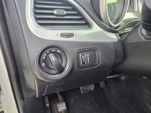 Used 2020 Dodge Journey SE w/ SE Popular Equipment Group image 14