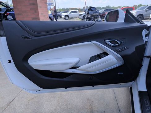 Used 2019 Chevrolet Camaro SS RWD image 13
