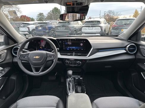 Used 2024 Chevrolet Trax LT image 11