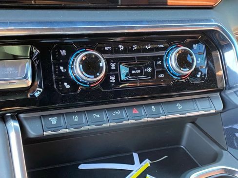 Used 2025 GMC Sierra 2500 Denali Ultimate image 7