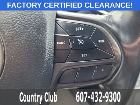 Used 2021 Jeep Cherokee Trailhawk AWD/4WD image 18