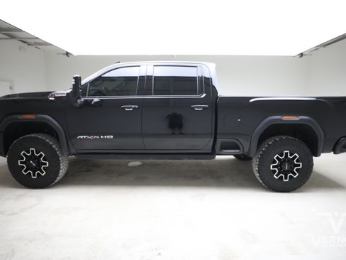 Used 2025 GMC Sierra 2500 AT4X AWD/4WD image 2