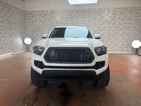 Used 2017 Toyota Tacoma SR RWD image 2
