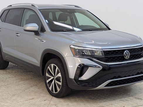 Used 2024 Volkswagen Taos SE image 7