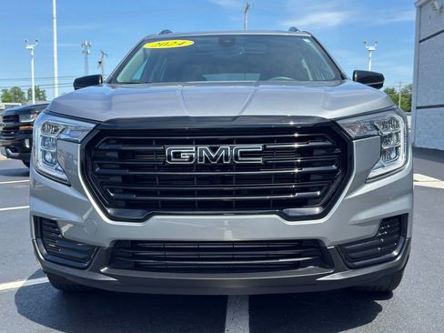 Used 2024 GMC Terrain SLE w/ Driver Convenience Package FWD image 12