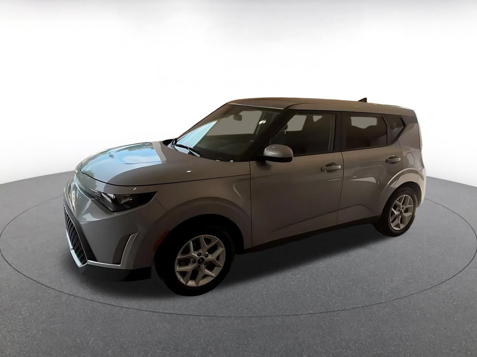 Used 2025 Kia Soul LX w/ LX Technology Package FWD image 7