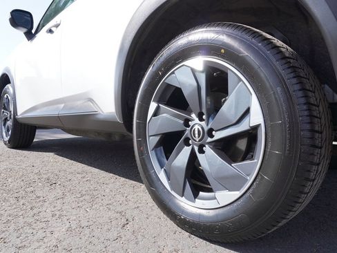 Certified 2025 Nissan Rogue SV AWD/4WD image 6