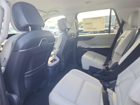 New 2026 Lincoln Navigator Premiere AWD/4WD image 18