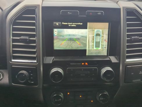 Used 2015 Ford F150 Platinum w/ Equipment Group 701A Luxury image 4