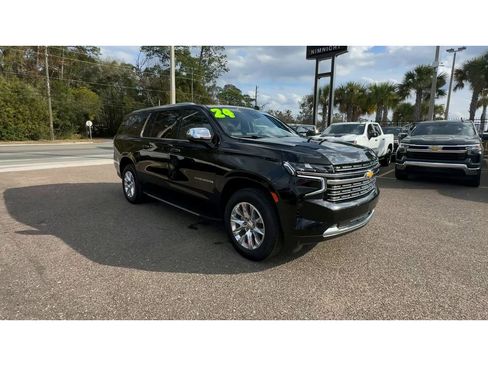 Used 2024 Chevrolet Suburban Premier image 8