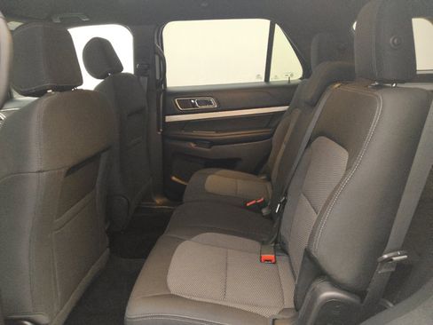 Used 2016 Ford Explorer XLT AWD/4WD image 18
