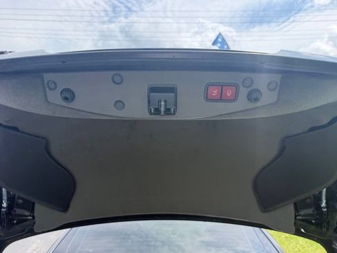 Used 2011 Mercedes-Benz SL 550 image 29