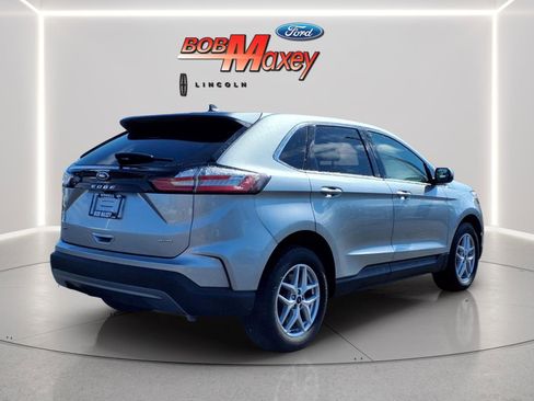 Used 2023 Ford Edge SEL w/ Convenience Package image 4