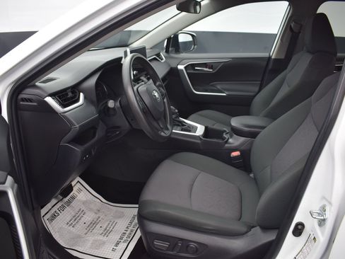 Used 2024 Toyota RAV4 XLE AWD/4WD image 13