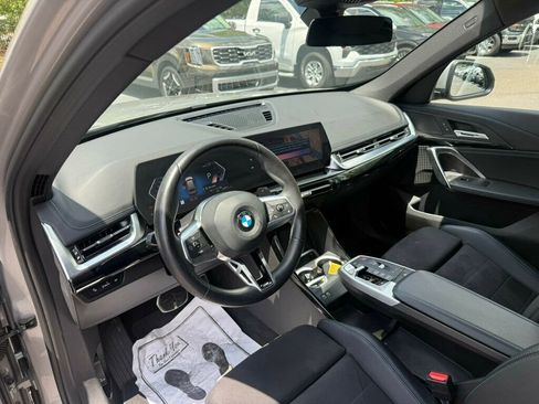 Used 2025 BMW X1 xDrive28i AWD/4WD image 3