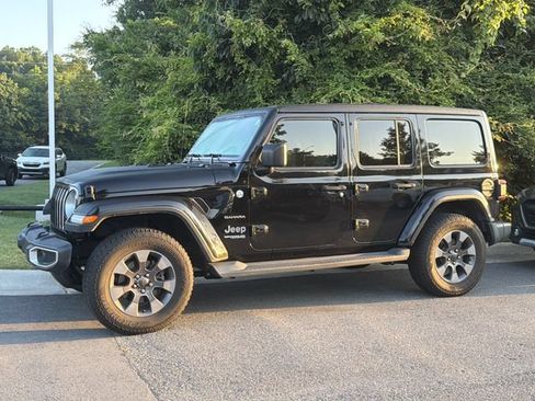 Used 2019 Jeep Wrangler Unlimited Sahara AWD/4WD image 3
