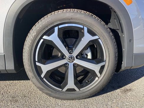 New 2026 Volkswagen Tiguan SE FWD image 10