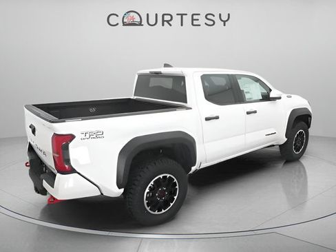 Certified 2025 Toyota Tacoma TRD Off-Road AWD/4WD image 15