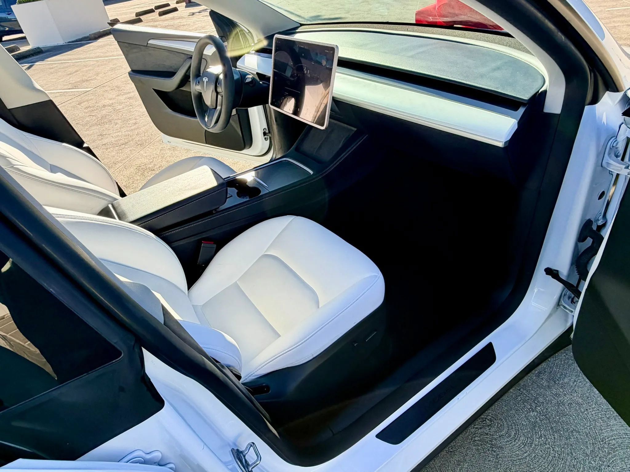 Used 2024 Tesla Model Y Long Range RWD image 26