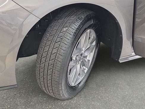 Certified 2024 Toyota Sienna XLE FWD image 29