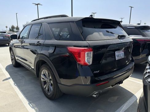 Used 2023 Ford Explorer XLT w/ Equipment Group 202A AWD/4WD image 9