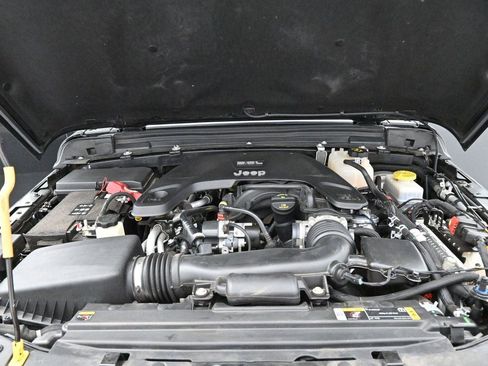 Used 2021 Jeep Wrangler Unlimited Sahara AWD/4WD image 38