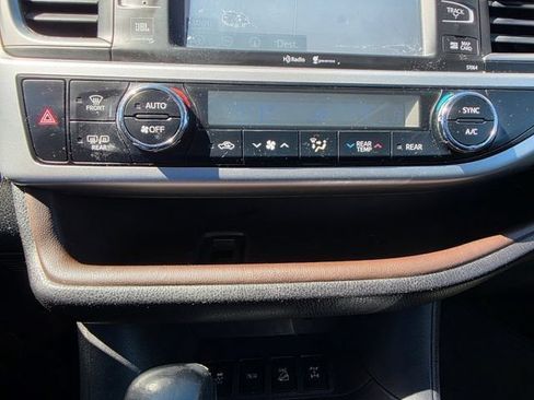 Used 2014 Toyota Highlander Limited Platinum AWD/4WD image 19