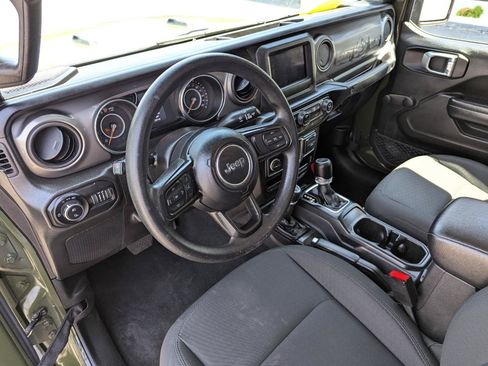 Used 2022 Jeep Gladiator Sport AWD/4WD image 13