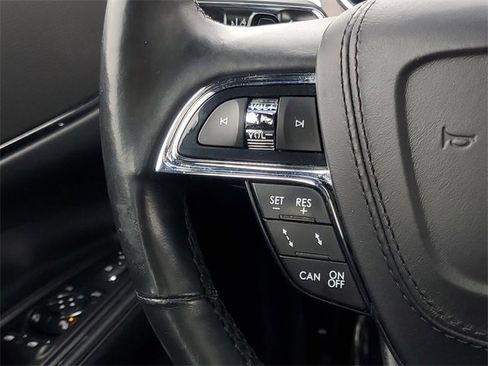 Used 2017 Lincoln Continental Reserve w/ Technology Package image 19
